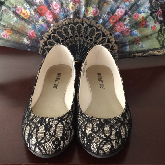 LOWER EAST SIDE Shoes - Lower East Side black lace flats